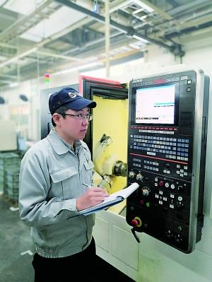 許建柱 以智能系統守護口罩生產線，創新支付結算助力不斷供